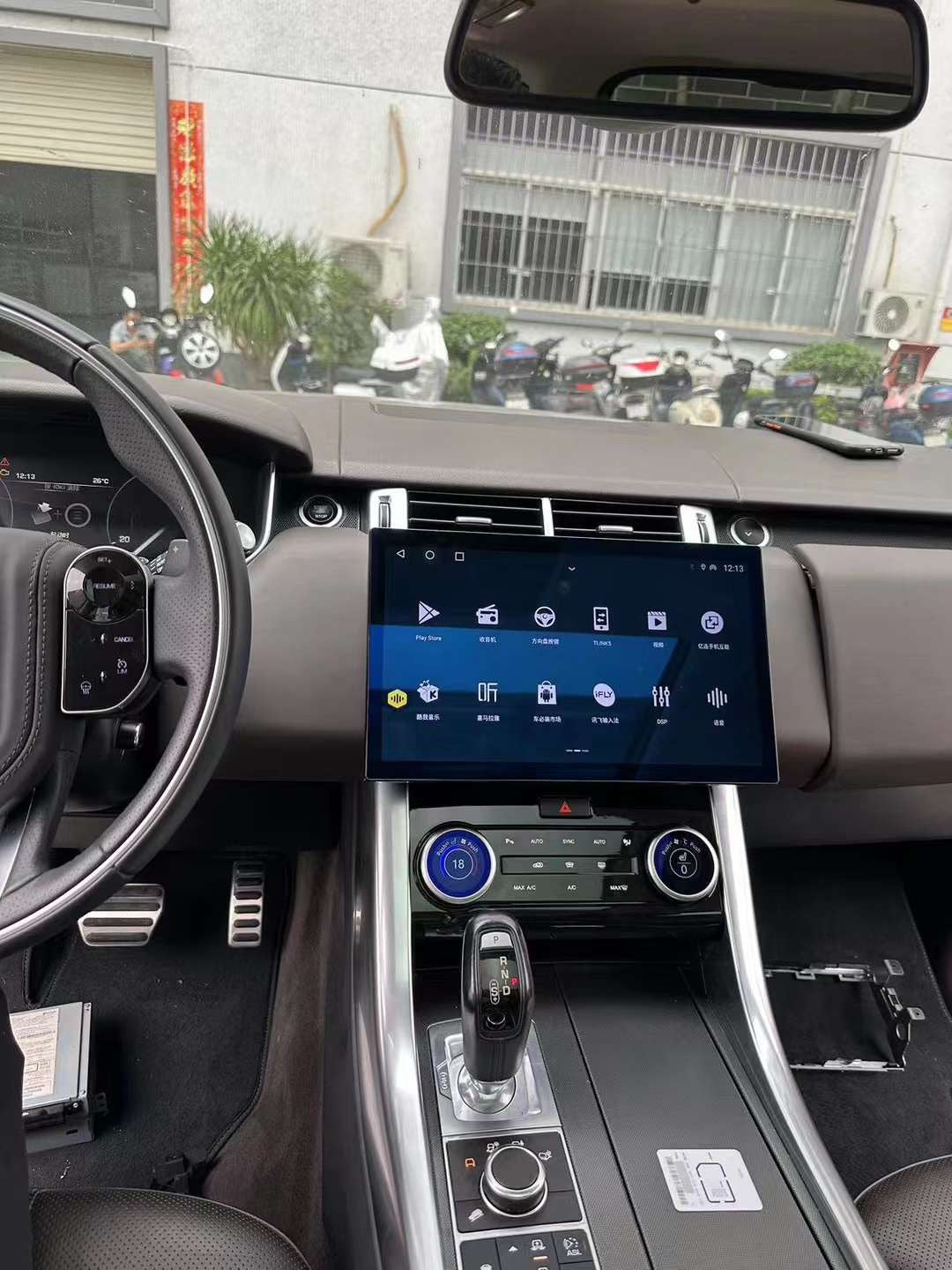 Land Rover Range Rover Sport 13.3” Stereo Apple CarPlay