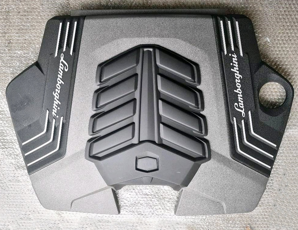 Full carbon engine cover with color accents Lamborghini Urus