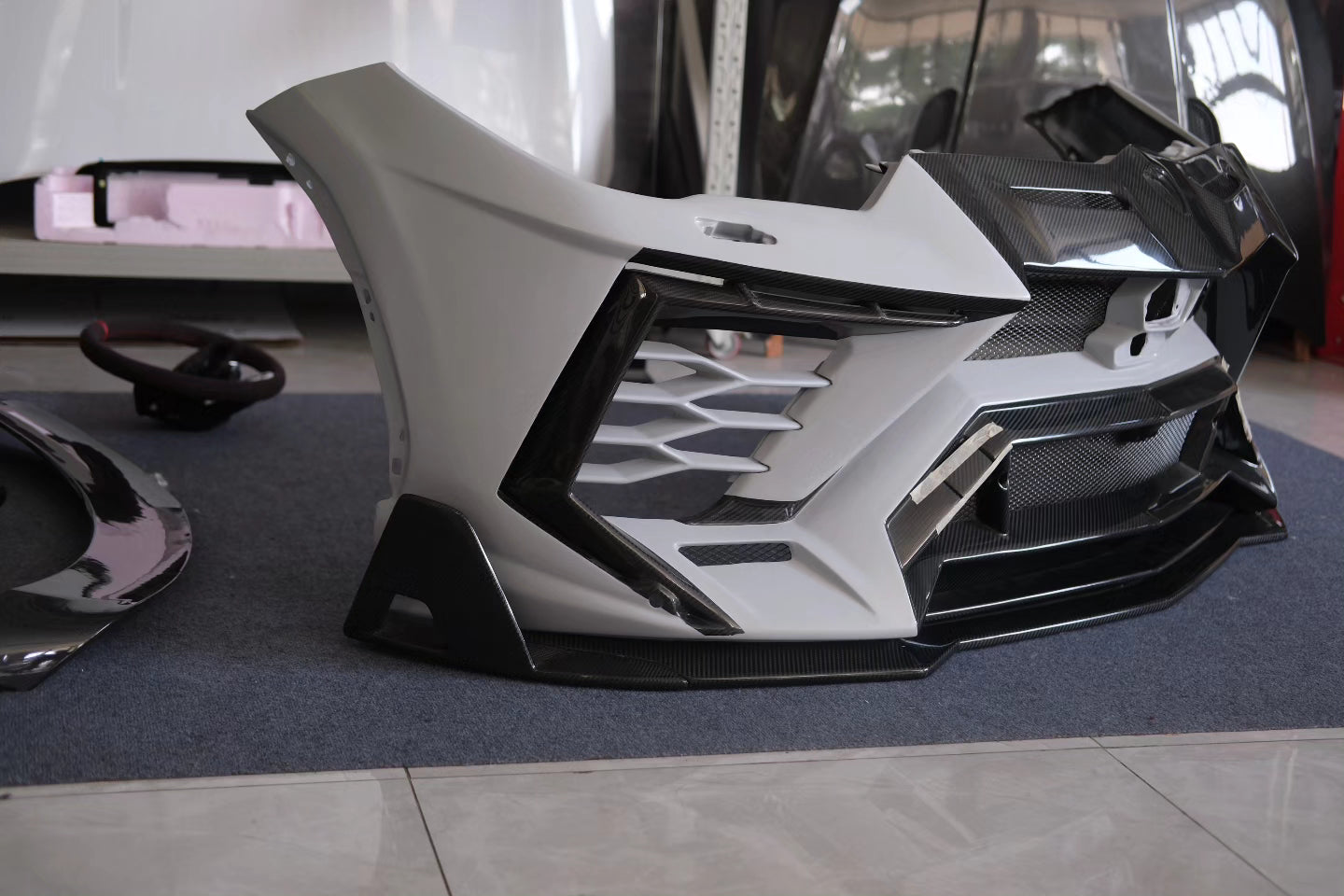 Mansory Style Front Dry Carbon Fiber Bumper For Lamborghini Urus